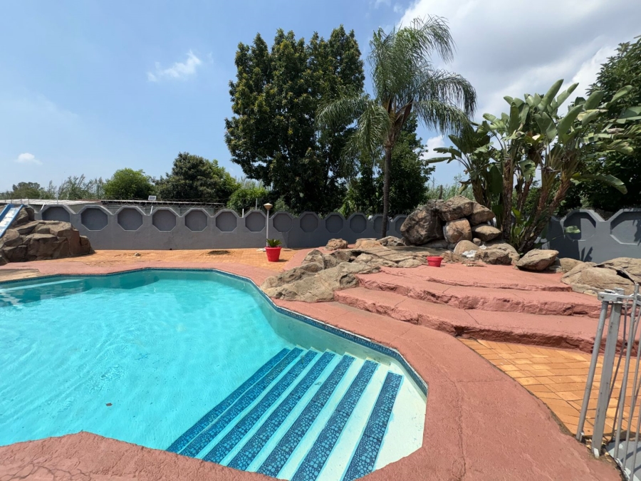 5 Bedroom Property for Sale in Zinniaville North West